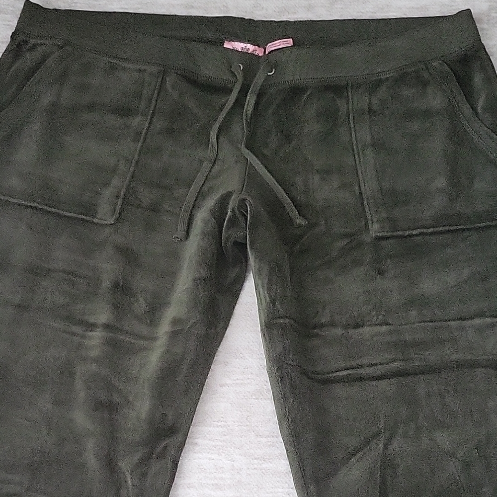 Juicy Couture Dark Olive Velour Set - Picture 5 of 7